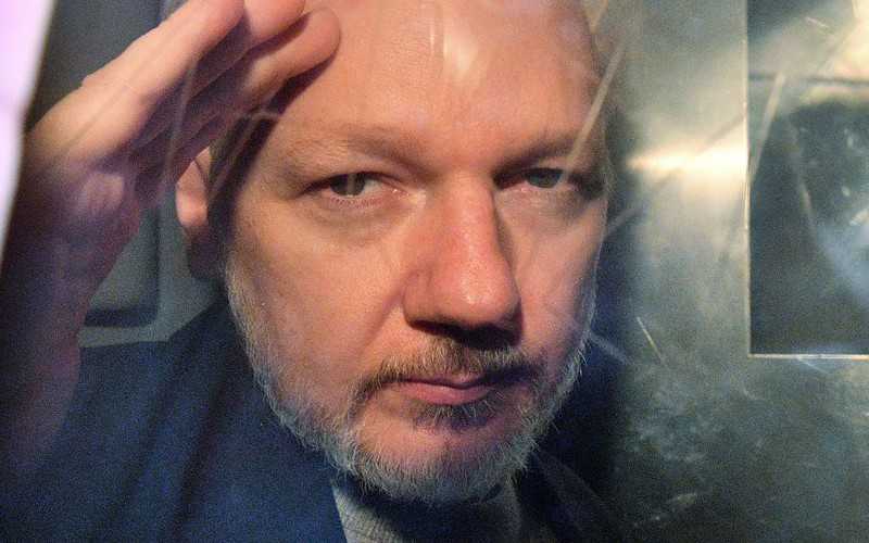 Assange "próbował ostrzec USA, ale kazano mu zadzwonić za kilka godzin"