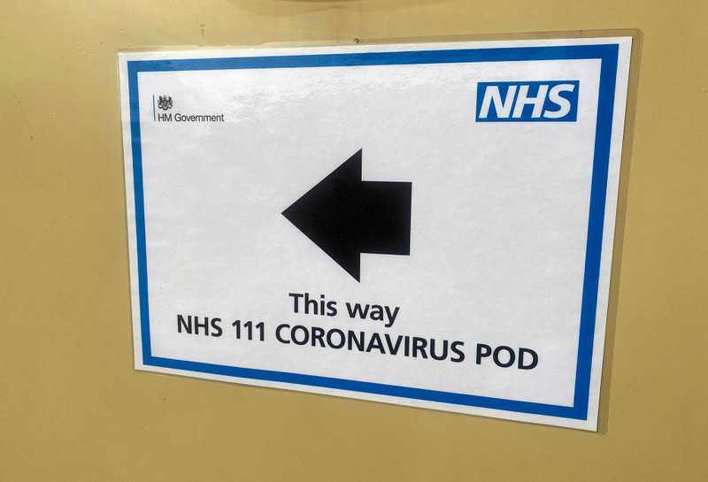 Mieszkańcy UK z objawami grypy przejdą testy na obecność koronawirusa