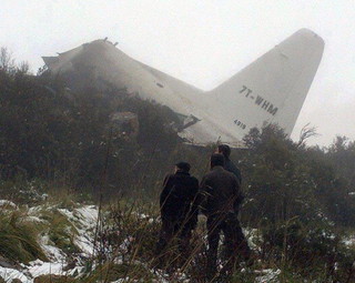 Katastrofa wojskowego samolotu. 77 zabitych, jeden ocalały