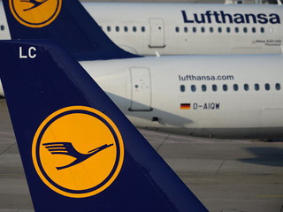 Lufthansa rozbija klasę ekonomiczną na taryfy