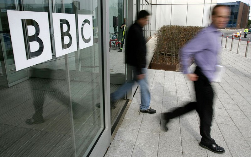 BBC mniej bezstronne i prestiżowe? Nowy minister kultury broni publicznego nadawcę