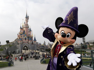 Skandal we francuskim Disneylandzie: Zagraniczni turyści płacą więcej
