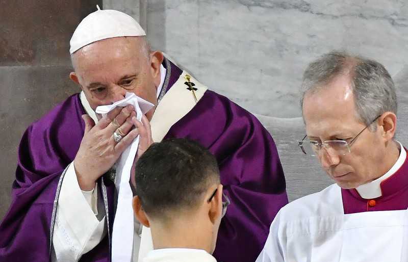 Prasa: Przeziębiony papież Franciszek czuje się lepiej
