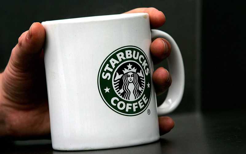 Koronawirus: Starbucks zakazuje w UK używania własnych kubków