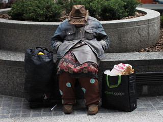 Bezdomna kobieta zostawiła 52 tys. euro