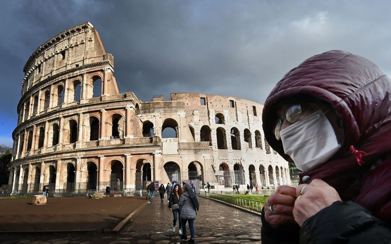 Coronavirus: Italy says 1,000 have died but lockdown can work
