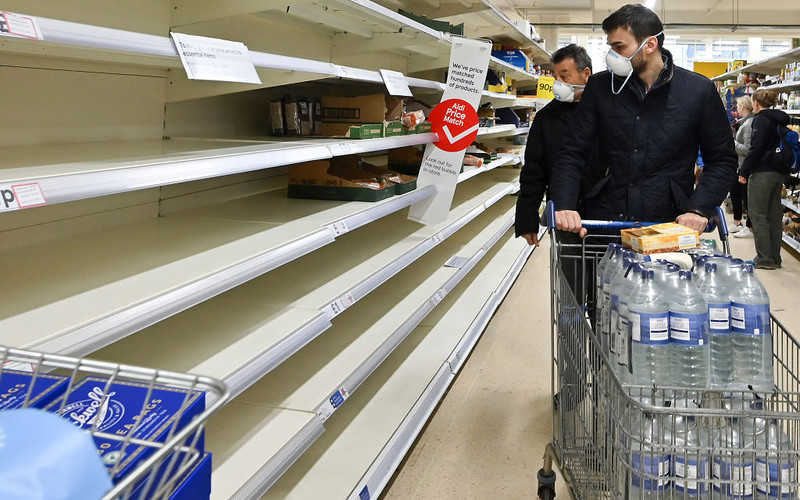 Apel brytyjskich supermarketów: Ograniczcie zakupy do minimum