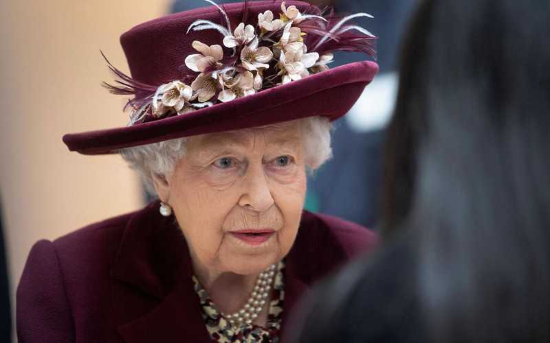 In connection with the coronavirus, the queen left Buckingham Palace