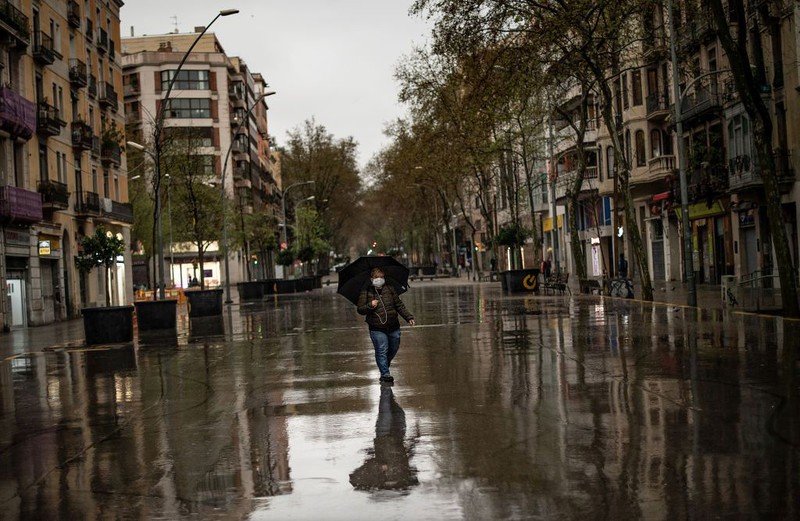 Spain 'in coronavirus lockdown' after 1,500 new cases in 24 hours   