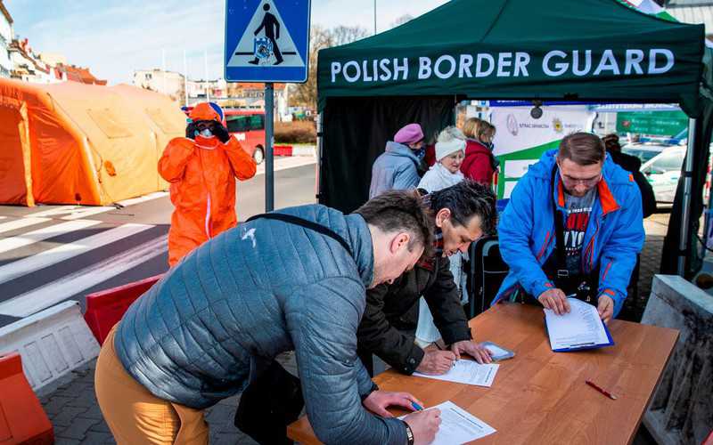 Poland opens further border crossings