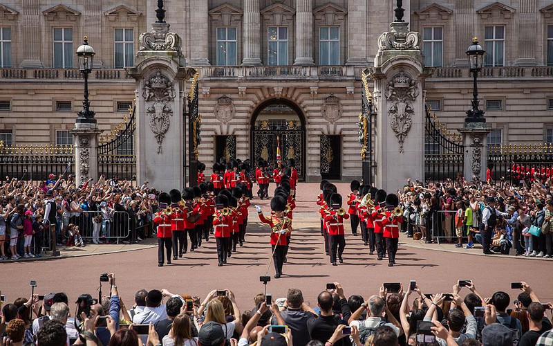 Changing of Guard halted at UK palaces because of coronavirus