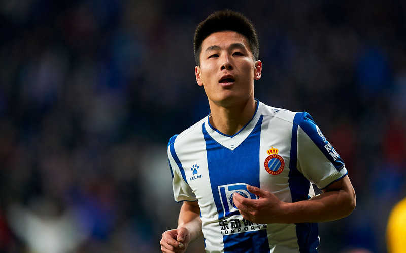 Czołowy chiński piłkarz zarażony koronawirusem w Barcelonie