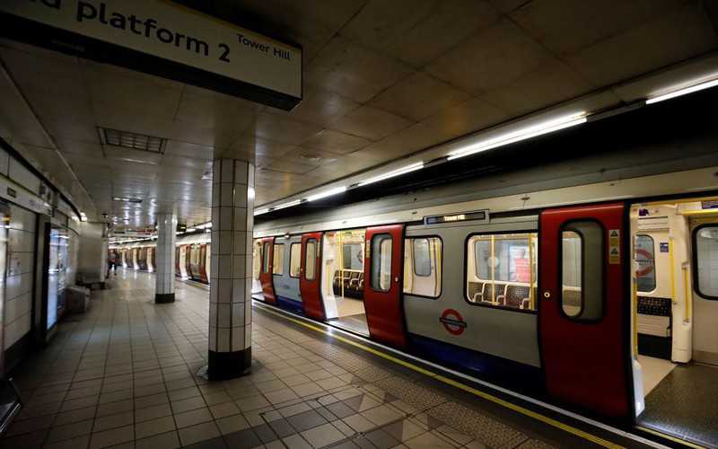 Burmistrz Londynu: Z metra powinni korzystać tylko kluczowi pracownicy