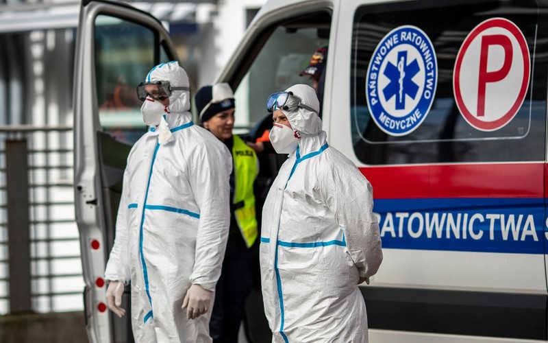 Już 927 zakażonych i 12 ofiar śmiertelnych koronawirusa w Polsce