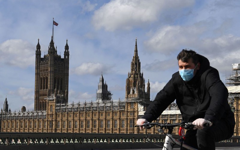 Brytyjski parlament zawiesza posiedzenia z powodu pandemii