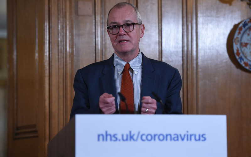 Coronavirus 'could get worse in next few weeks', UK's top scientist warns