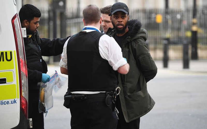 Londyn: Policja złapała 650 przestępców, którzy "zostali w domu"