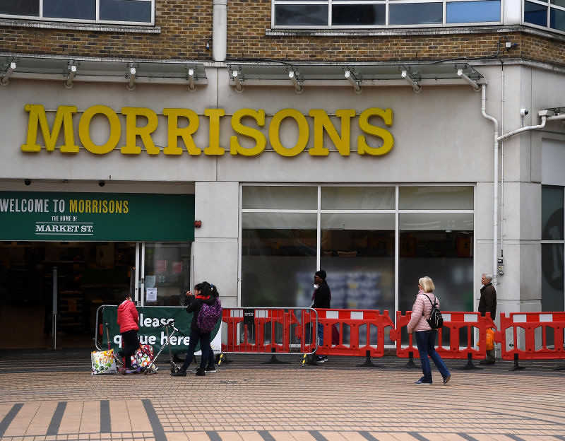 Pracownicy supermarketów w UK dostają bonusy za pracę w czasach epidemii