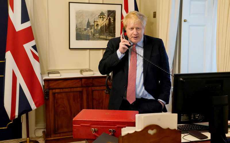 Boris Johnson still showing coronavirus symptoms, Downing Street says