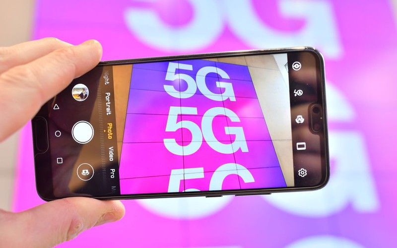 Ataki na maszty 5G w UK. Rząd: To już koniec dyplomacji