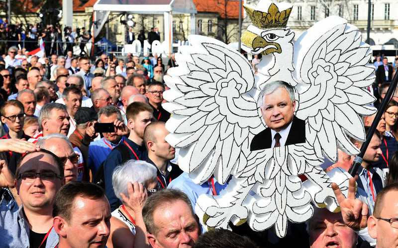 "Financial Times" on the anniversary of the Smolensk disaster and on Polish-Russian relations