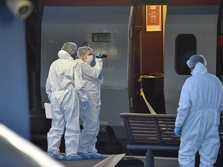Uzbrojony napastnik w pociągu TGV. Trzy osoby ranne