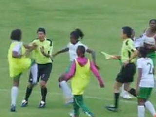 Fight during Esmeraldas and Cotopaxi womens match 