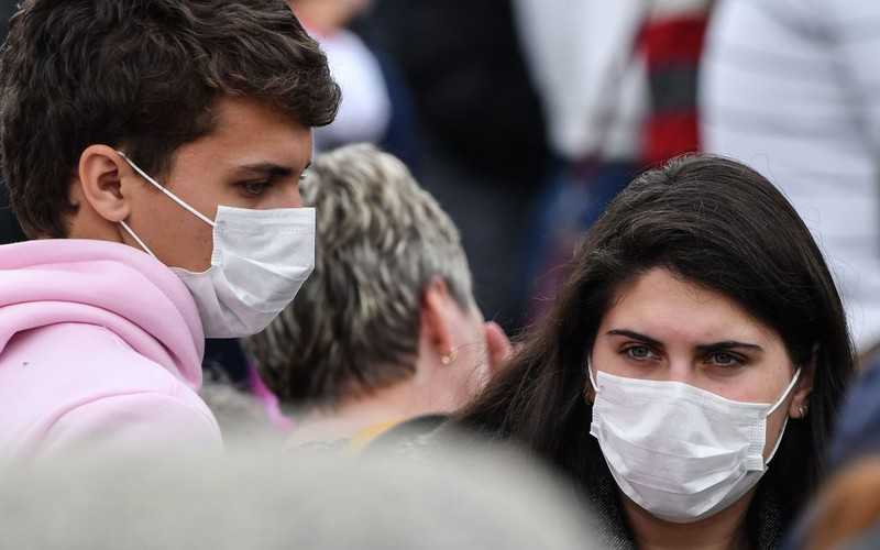Coronavirus can stay on face masks for up to a week, study finds