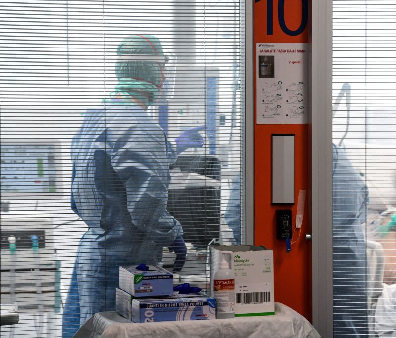 "Grzyb atomowy", "tsunami". Władze Lombardii o epidemii w regionie