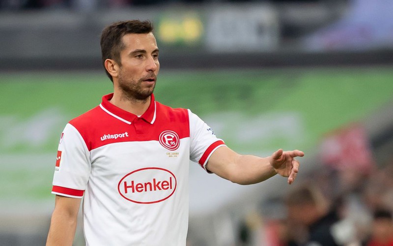 Liga niemiecka: Fortuna Duesseldorf sprzedaje maski w barwach klubowych