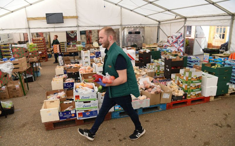 Coronavirus: Thousands apply for fruit and veg grower jobs