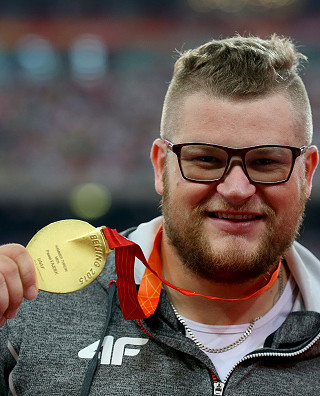 Drunk champion hammer thrower 'pays for taxi with gold medal after night out celebrating'