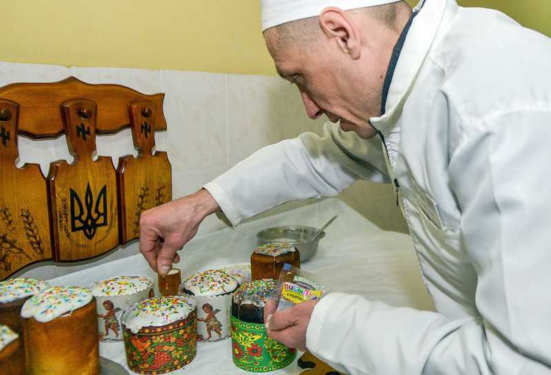 Ukraine: Easter cakes will provide mail