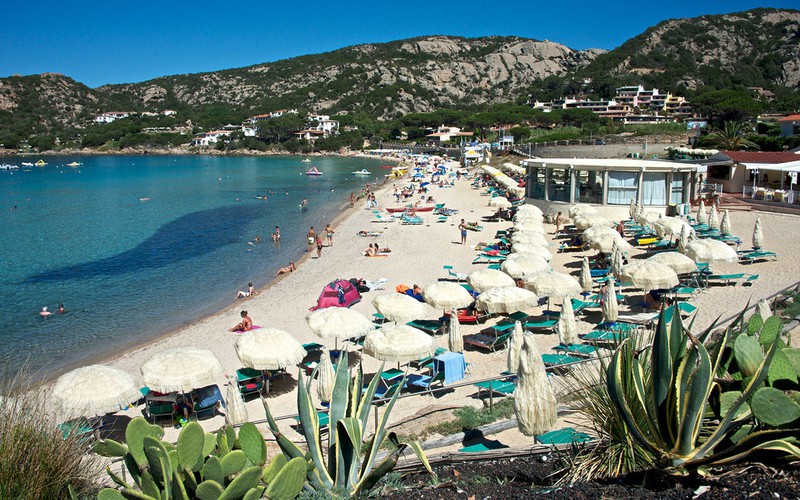 Italy: Plexiglas cabins on the beach