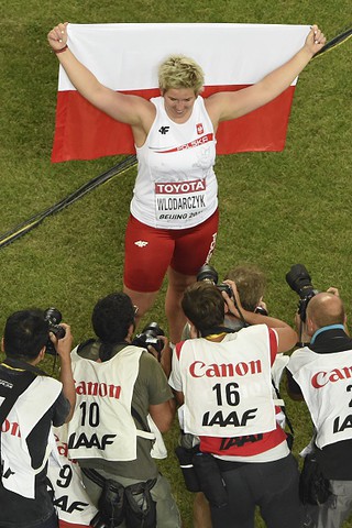Anita Wlodarczyk dominates on way to hammer throw gold