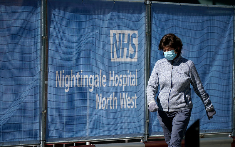 UK 'reaching virus peak', claims chief medical officer 