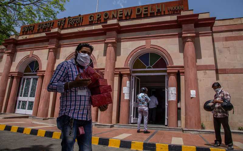 Indie: W obawie przed koronawirusem nikt nie chciał podnieść banknotów z ulicy