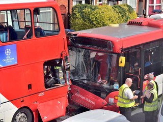 Birmingham: Zderzyły się autobusy. 13 osób rannych