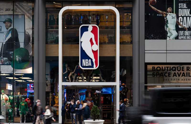Liga NBA: Ruszyła sprzedaż licencjonowanych... maseczek