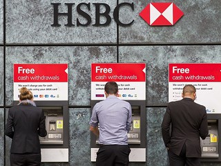 Poważna awaria w HSBC. Tysiące osób bez wypłaty