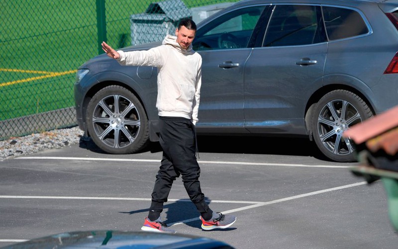 Ibrahimovic, like other Swedes, uses open cafes