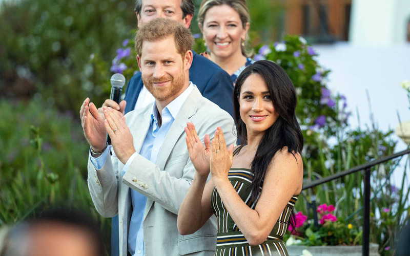 Prince Harry and Meghan hand out meals in Los Angeles