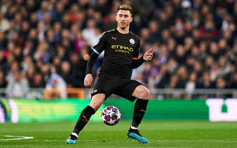 English league - a beautiful gesture from City Aymeric Laporte