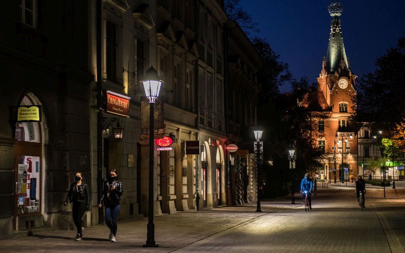 Polska: 135 nowych zakażeń koronawirusem - łącznie 10 169 przypadków