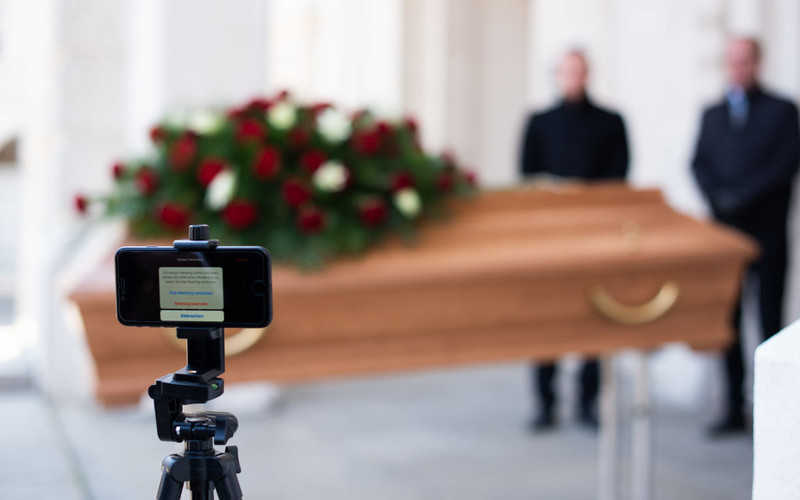 In Portugal, the funerals of loved ones broadcast online
