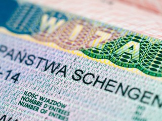  Migrant crisis threatens Europe's Schengen borderless area