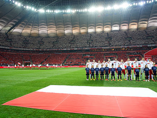 Mecz Polska - Gibraltar przy otwartym dachu