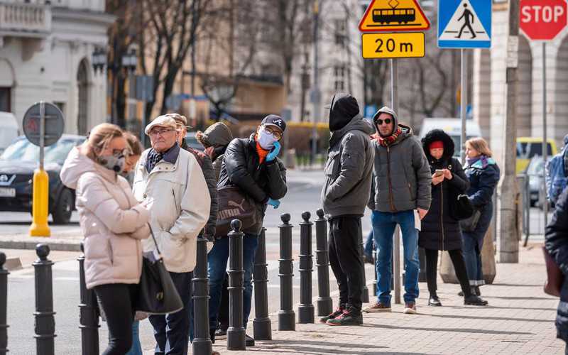 Polacy krytycznie o zachowaniu rodaków w obliczu pandemii
