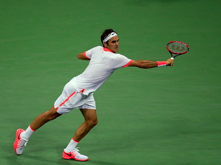 Federer wyeliminował Isnera i zagra w ćwierćfinale