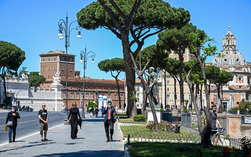 Italy: In Rome, a gradual return to normal life